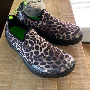 Size 8.5 OOFOS OOMG EEZEE Low Women’s - Black/Cheetah